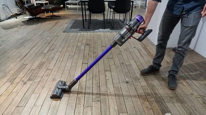 dich-vu-thay-the-phu-kien-may-hút-bui-dyson